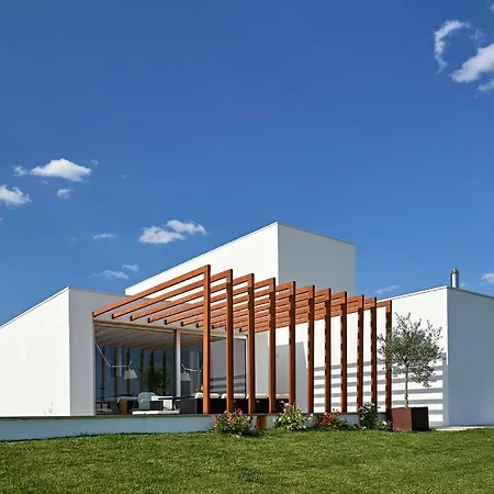 Oliveira House Guest house *