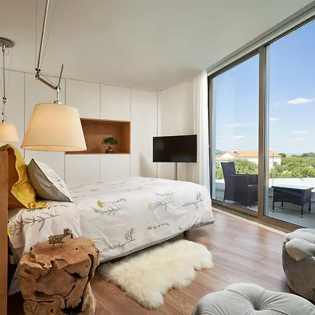 Oliveira House *